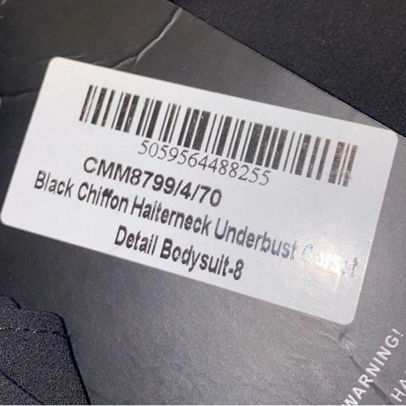 Pretty Little Thing Halter blouse - Picture 3 of 4